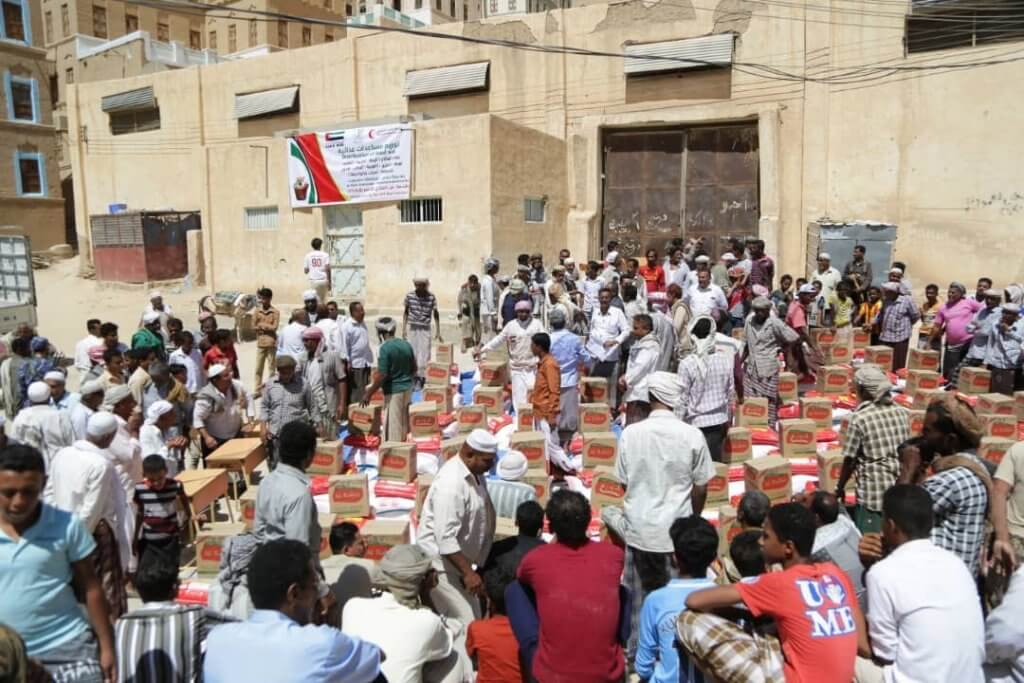 مساعدات الهلال الاحمر  الإماراتي في اليمن 