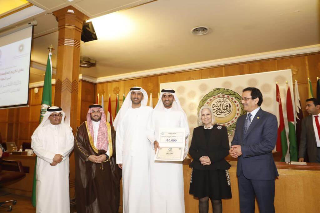 جمعية الشارقة الخيرية وتسلمها جائزة المركز الأول لأفضل أداء خيري في الوطن العربي