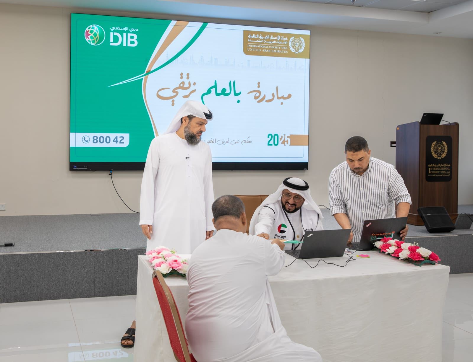تسليم دعم مالي لـ 180 طالباً متعثراً ضمن مبادرة بالعِلم نرتقي بالتعاون بين هيئة الأعمال الخيرية وبنك دبي الإسلامي
